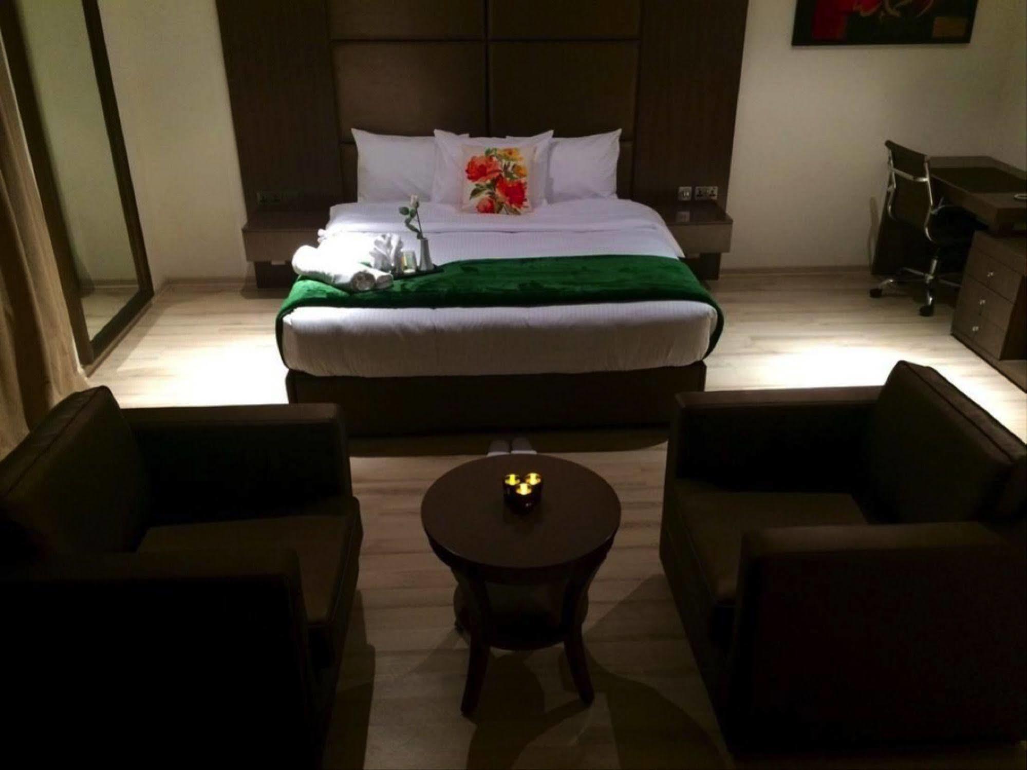 Rawda Hotel Doha Buitenkant foto
